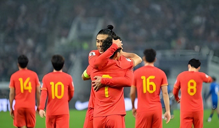 世界杯比赛直播地址-邝兆镭仅用一场中超就征服球迷，替补登场多次送威胁球，值得期待|邝兆雷|海牛队|云南玉昆|云南|青岛海牛_新浪新闻