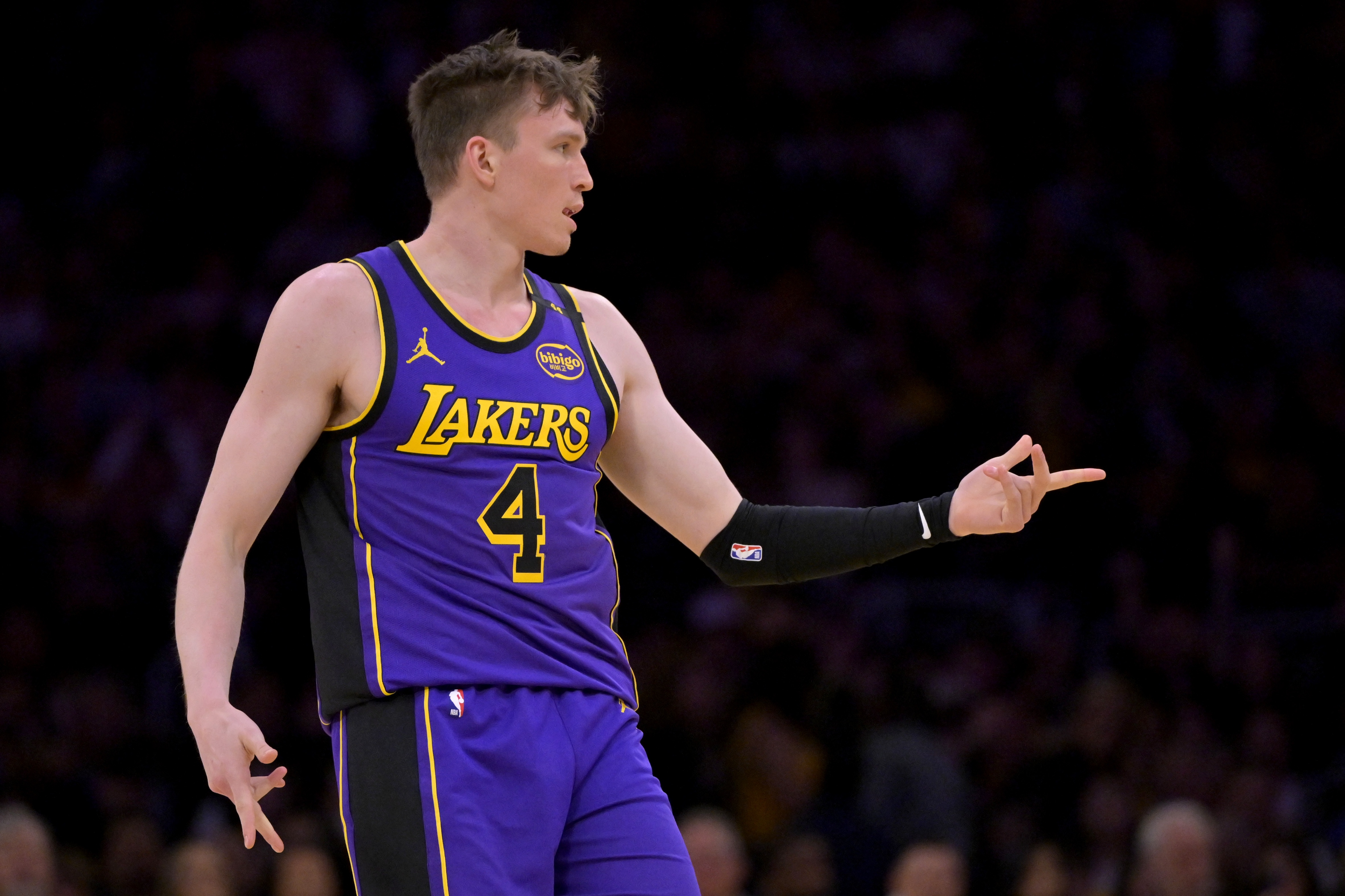 世界杯比赛直播地址-美记：湖人想打包克内克特及到期合同换回即战力 但没球队感兴趣