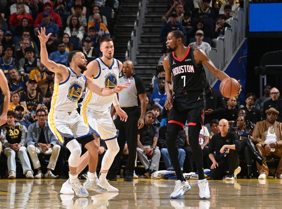 世界杯比赛直播地址-杜兰特31+8+8库里复出29分错失绝杀 火箭1分险胜勇士