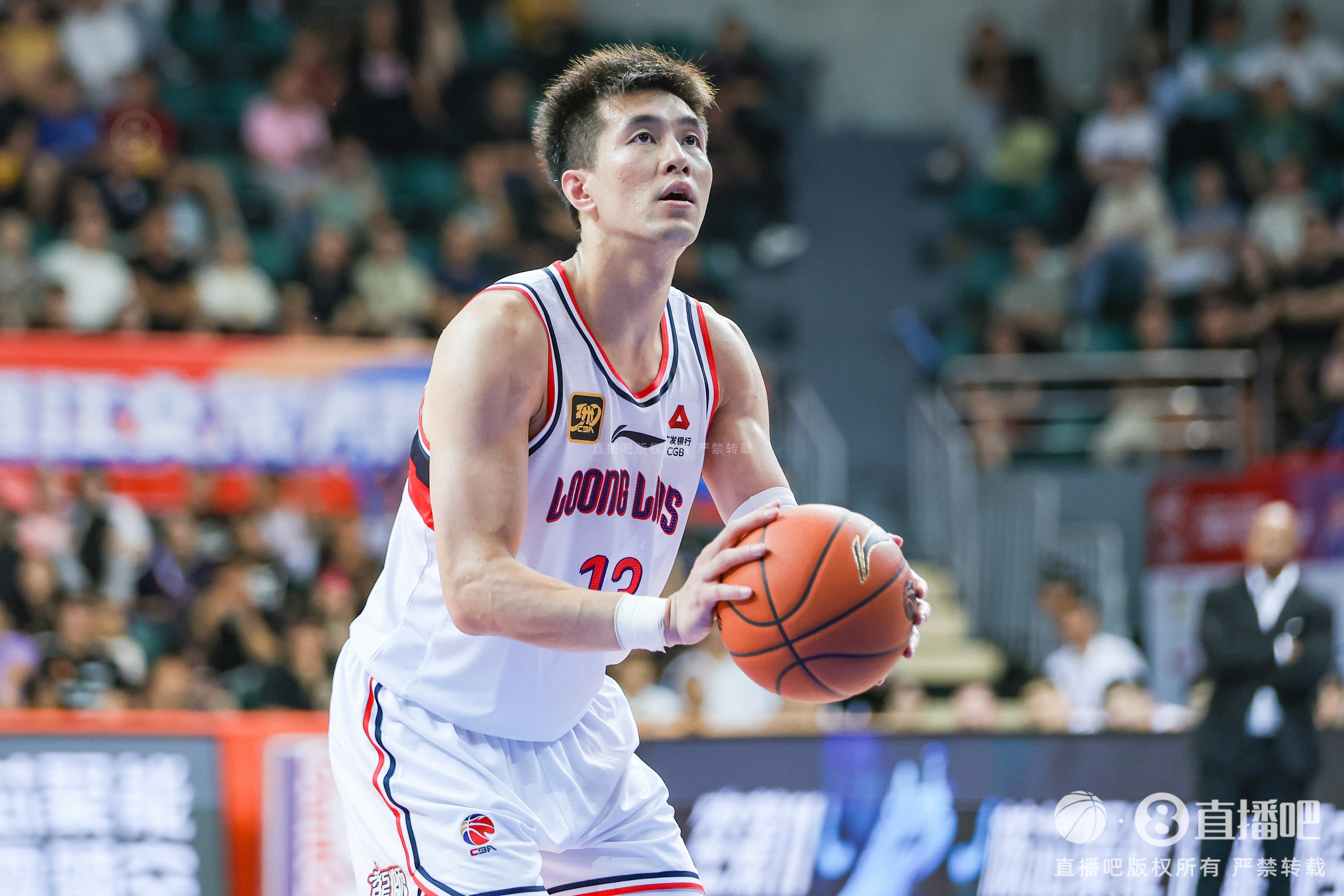 世界杯手机观看软件下载-郭艾伦&amp;家人被骗千万！记者：他是球痴容易信朋友 给坏人可乘之机